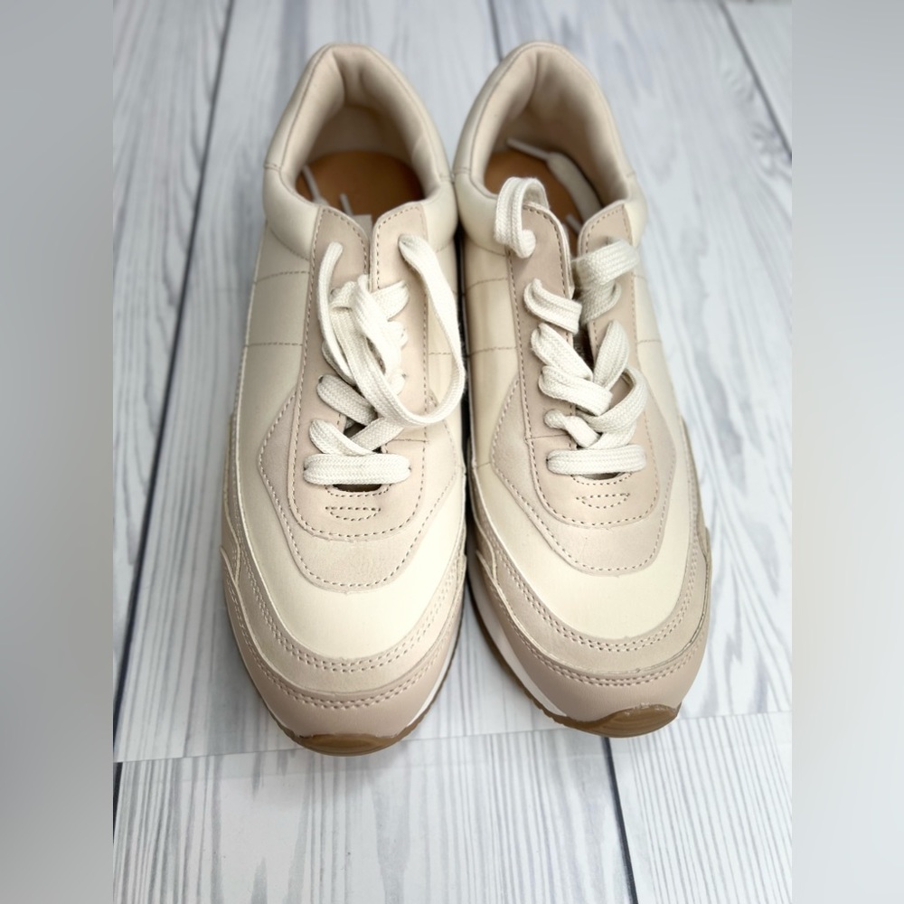 Women's Courtney Sneakers - Universal Thread